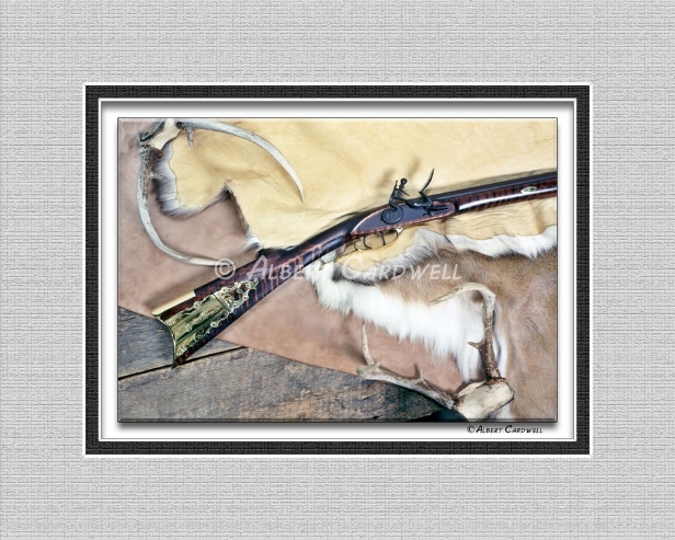 MP-225-01-42 ANTIQUE GUN AND ANTLERS