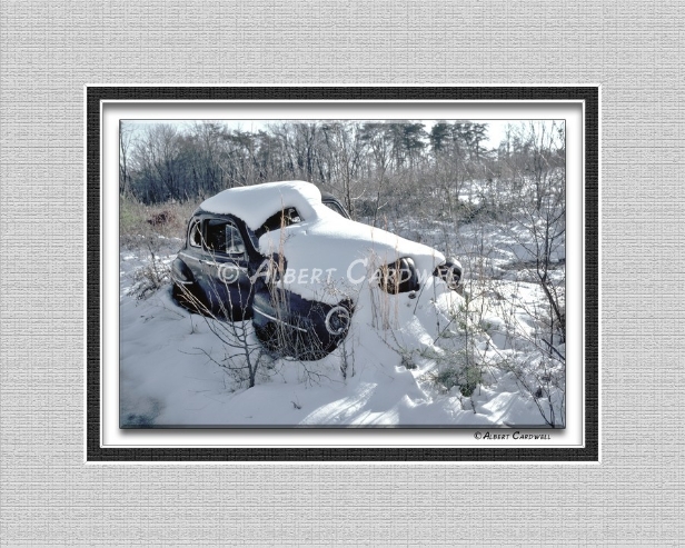 VP-5162-B-25 ANTIQUE CAR IN SNOW